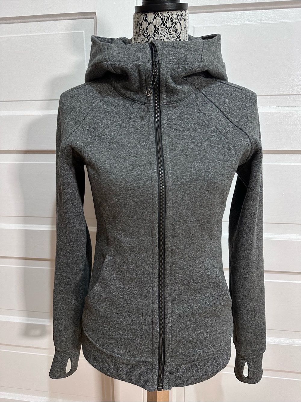 Lululemon Scuba Hoodie Light Cotton Fleece Size 4 Heathered Speckled Black $128